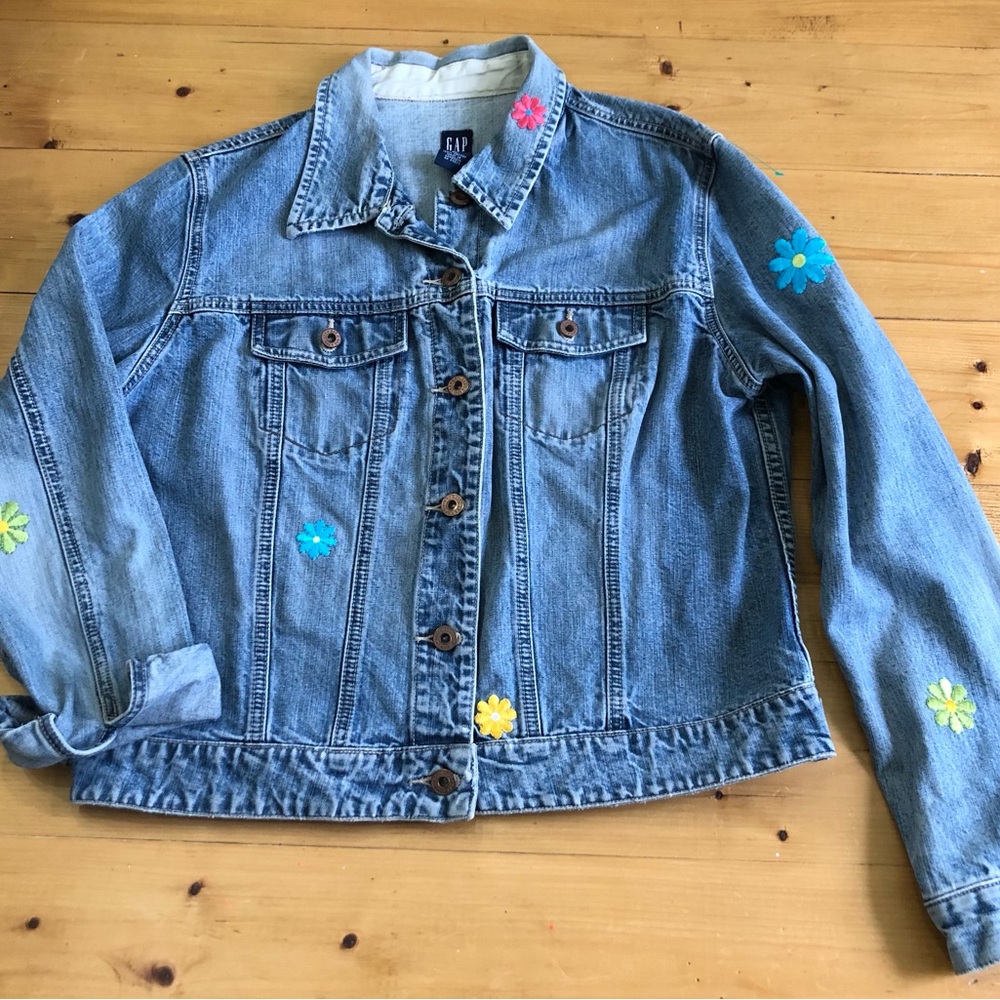 GAP Denim Jacket with Flower Embroidery kids XL super cute